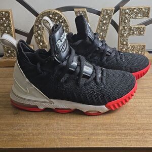 Nike Lebron 16 "BRED" GS Black WhiteUniversity Red Basketball Sneaker Sz 4.5Y